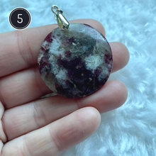 Charger l'image dans la galerie, Tourmaline rose sur quartz (rubellite) - Pendentifs