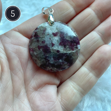 Charger l'image dans la galerie, Tourmaline rose sur quartz (rubellite) - Pendentifs