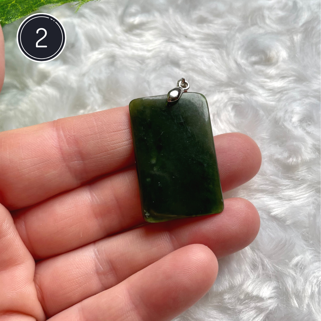 Pendentif En Jadeite Verte Sur Cordon Noir - Sans Marque, Pierre Naturelle - Neuf Sans Emballage