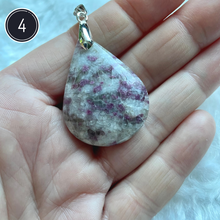 Charger l'image dans la galerie, Tourmaline rose sur quartz (rubellite) - Pendentifs