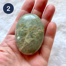 Charger l&#39;image dans la galerie, Quartz vert - Galets