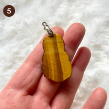 Charger l&#39;image dans la galerie, Oeil de tigre - Pendentifs bouddha et petite fille