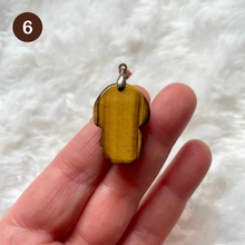 Charger l&#39;image dans la galerie, Oeil de tigre - Pendentifs bouddha et petite fille