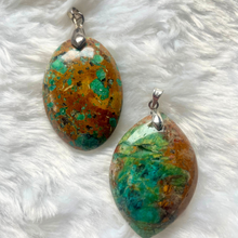 Charger l&#39;image dans la galerie, Chrysocolle (de Madagascar) - Pendentifs