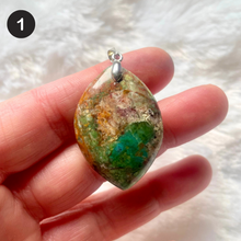 Charger l&#39;image dans la galerie, Chrysocolle (de Madagascar) - Pendentifs