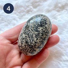 Charger l&#39;image dans la galerie, Tourmaline fougère - Galets