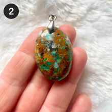 Charger l&#39;image dans la galerie, Chrysocolle (de Madagascar) - Pendentifs