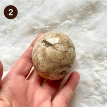 Charger l&#39;image dans la galerie, Opale noire de Madagascar - Galets