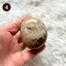 Charger l&#39;image dans la galerie, Opale noire de Madagascar - Galets