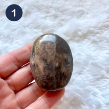 Charger l&#39;image dans la galerie, Pierre de lune noire - Galets