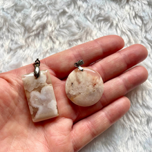 Charger l&#39;image dans la galerie, Agate fleur de cerisier - Pendentifs