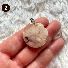 Charger l&#39;image dans la galerie, Agate fleur de cerisier - Pendentifs