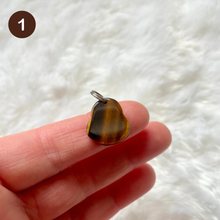 Charger l&#39;image dans la galerie, Oeil de tigre - Pendentifs bouddha et petite fille