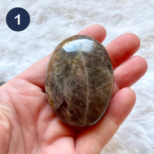 Charger l&#39;image dans la galerie, Pierre de lune noire - Galets