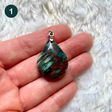 Charger l&#39;image dans la galerie, Malachite de Madagascar - Pendentifs