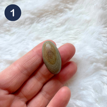 Charger l&#39;image dans la galerie, Shiva Lingam - Gros modèles et pierres roulées