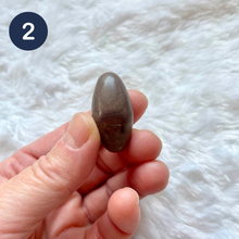 Charger l&#39;image dans la galerie, Shiva Lingam - Gros modèles et pierres roulées