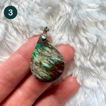 Charger l&#39;image dans la galerie, Malachite de Madagascar - Pendentifs