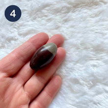 Charger l&#39;image dans la galerie, Shiva Lingam - Gros modèles et pierres roulées