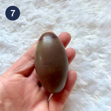 Charger l&#39;image dans la galerie, Shiva Lingam - Gros modèles et pierres roulées