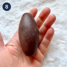 Charger l&#39;image dans la galerie, Shiva Lingam - Gros modèles et pierres roulées