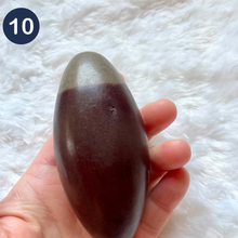 Charger l&#39;image dans la galerie, Shiva Lingam - Gros modèles et pierres roulées