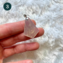 Charger l&#39;image dans la galerie, Quartz bleu rose - Pendentifs