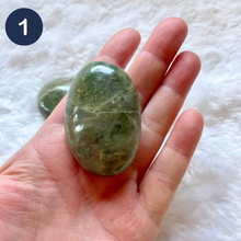 Charger l&#39;image dans la galerie, Quartz vert - Galets