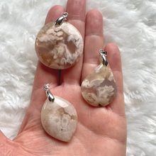 Charger l&#39;image dans la galerie, Agate fleur de cerisier - Pendentifs