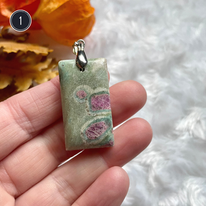 Rubis sur fushite - Pendentifs