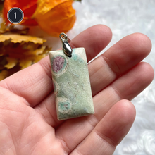 Charger l&#39;image dans la galerie, Rubis sur fushite - Pendentifs